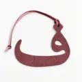 Colgante de bolso de cuero con letra árabe, elegante abalorio burdeos para accesorios de mujer. - Burdeos