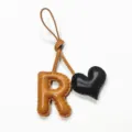 Ciondolo borsa in pelle fatto a mano lettera R e cuore,charm portachiavi donna. - Marrone Chiaro con Cuore Nero