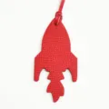 Ciondolo borsa a razzo in pelle rossa accessorio borsa a mano colore caramella decoro auto. - Rosso