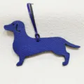 Blauer Dackel Taschendraenger aus Leder, niedlicher Welpen Schluesselanhaenger Accessoire. - Saphirblau