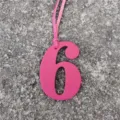 Rosa Leder Nummer 6 Tasche Anhänger DIY Zubehör für personalisierte Handtasche Dekoration. - Fuchsia