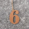 Braunes Leder Nummer 6 Taschenanhänger, DIY Zubehör für modische Handtasche Dekoration. - Braun