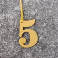 Breloque de sac numéro 5 en cuir jaune, joli pendentif DIY pour sacs à main et sacs à dos. - Jaune