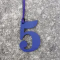 Pendentif de sac chiffre 5 en cuir violet élégant accessoire décoratif DIY pour sacs à main. - Bleu saphir