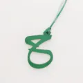 Ciondolo con lettera araba in pelle verde per borsa e accessorio decorativo per auto - Verde
