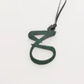 Ciondolo per borsa con lettera araba in pelle verde scuro accessorio elegante donna chic - Verde Scuro