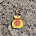 Llavero de la bolsa de la suerte de cuero genuino hecho a mano en amarillo y rojo. - Amarillo claro