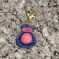 Llavero de la bolsa de la suerte de cuero hecho a mano, colgante colorido para coche y móvil. - Azul zafiro