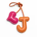 Ciondolo per borsa artigianale in pelle lettera J e cuore con cuciture a contrasto per borse donna. - Lettera J con Ciondolo a Cuore / Arancio Rosa Rosso