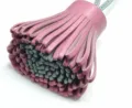 Zweifarbiger Lederquasten Taschenanhänger, süßer Fransen Auto Deko Anhänger, echtes Leder. - Ca. 6x3cm / Grau Innen mit Rosa