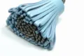 Hellblaue und graue Leder-Quasten-Taschenanhänger sowie niedliches Auto-Hängeaccessoire. - Ca. 6x3cm / Grau Innen mit Hellblau