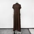 Abito lungo estivo da donna francese tinta unita minimalista con bottoni chic. - Taglia S / Marrone scuro