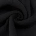 Nahaufnahme der schwarzen gerippten Strickstofftextur, elastisches und gemütliches Material. - S / Oberteile / Schwarz