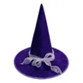 Sombrero de bruja morado con lazo blanco, accesorio perfecto para disfraz de Halloween. - Sombrero Terciopelo Con Cinta / Púrpura