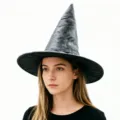 Grijze pluche heksenhoed voor Halloween feest, stijlvol kostuum accessoire met rand. - Eén maat / Flannel Heksenhoed / donkergrijs