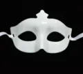 Vista detallada de la máscara blanca de mascarada, diseño puntiagudo, accesorio de fiesta. - Talla única / Estilo Puntiagudo Blanco