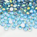 Primer plano de brillantes planos AB azules brillantes, perfectos para nail art y manualidades. - 302 Base plateada - Caribe místico