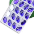 Paarse markies glas naai-strassteentjes met twee gaten voor kleding jurk DIY handwerk accessoires - 9*18 mm 28 st./pak / Saffierblauw