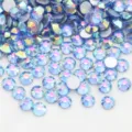 Detalle de primeros planos de cristales planos AB azules, estrás de vidrio para nail art DIY. - 308 Estrella azul mágica (fondo plateado)