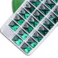 Strass rectangulaires en verre vert émeraude à double trou pour vêtements et bijoux. - 8x10mm 48 Pièces/Paquet / Vert Malachite