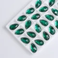 Estrases de costura verdes en forma de gota cristales de vidrio doble agujero DIY. - 11x18mm 28 Piezas/Paquete / Verde Pavo Real