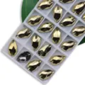 Estrás de vidrio en forma de gota dorada para coser con dos agujeros para ropa de baile DIY - 11x18mm 28 Piezas/Paquete / Dorado
