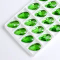 Strass de cristal verdes en forma de gota con agujeros dobles para manualidades de disfraces. - 11x18mm 28 Piezas/Paquete / Verde Hierba