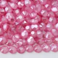 Vista di dettaglio di strass in vetro piatti rosa per nail art DIY e decorazione di custodie. - Mocha Rosa Chiaro