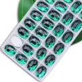 Grüne ovale Strasssteine zum Aufnähen flache Rückseite Glas Kristalle für DIY Kleidung - 7x10 mm 72 Stk./Packung / 09 Pfauengrün