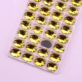 Ovale flache Näh-Strasssteine mit doppelten Löchern für DIY-Kleidungszubehör und Dekoration. - 7x10 mm 72 Stk./Packung / Goldgelb