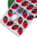 Rote markise Glas Strasssteine zum Aufnähen flache Kristallsteine für Kleidung DIY Handwerk - 5*10 mm 72 Stk./Packung / Rot