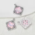 Vierkante strass legering hanger, roze acryl kristal DIY sieraden accessoire variante. - 10 Stuks/Verpakking / Roze