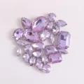 Vista detallada de diamantes de cristal de vidrio mezclados para accesorios de ropa DIY. - Púrpura Cristal