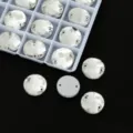 Piedras de vidrio redondas para coser con dos agujeros, cristales transparentes para manualidades DIY. - Hebilla plana de rejilla blanca