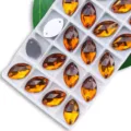 Amberkleurige markies glas strass steentjes met twee naaigaten voor DIY kleding en jurken. - Taankleurig (Rookgeel) / 9*18 mm 28 st./pak