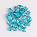 Estrases de cristal de vidrio azul mixto con monturas de garras de metal para manualidades. - Azul Lago