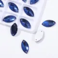 Donkerblauwe navette naaikristallen met gaatjes voor DIY trouwjurken en kledingaccessoires. - Inktblauw / 9*18 mm 28 st./pak