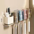 Wandmontierter Zahnbürstenhalter mit magnetischen Bechern und Bad Organizer. - Farbige Becher (Vier) / Creme