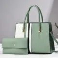 Gedetailleerd overzicht van de groene tas met kleurblokken, verticale strepen en clutch. - Groen