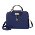 Chique donkerblauwe dames schoudertas handtas met elegante gouden metalen handgreep en hert hanger - Blauw