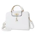 Witte crossbody tas met elegante diagonale textuur, gouden handvat en schattige hertenhanger. - Wit