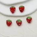 Primo piano di perline in argilla con strass a fragola per la creazione di gioielli. - 12mm / Rosso Brillante
