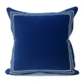 Dunkelblaue quadratische Kissenhülle mit elegantem weißen doppelten Linienstickrand. - Blau mit weißem Rand - Strapazierfähiger Samt bestickt