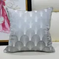 Housse de coussin décorative motif éventail géométrique gris moderne pour salon. - Grosse coquille grise style AB avec passepoil