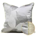 Cojín decorativo cuadrado con elegante estampado de hojas plateadas y ribete contrastante. - Funda de almohada lumbar solamente 30x50 cm / Caqui AB con ribete