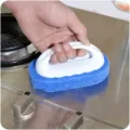 Cepillo de limpieza manual con mango de plástico blanco y esponja azul para cocina y baño. - Azul