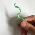Grüner Kunststoff Pflanzenstützclip für kletternde Reben, Gemüsestängel und Blumenzweige. - Pflanzenclips / Grün