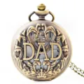 Vintage bronzen holle DAD gegraveerde quartz zakhorloge met klassieke kettingaccessoire - Antiek brons opengewerkt