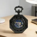 Reloj de bolsillo mecánico octagonal vintage con números romanos y diseño de esfera calada. - Negro