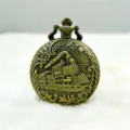 Vintage bronzen zakhorloge met in reliëf gedrukte stoomlocomotief cover quartz. - Zoals afgebeeld (2)